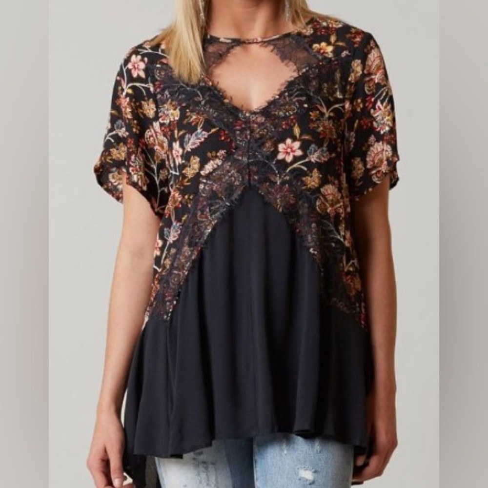 DAYTRIP FLORAL HI LO BLOUSE
